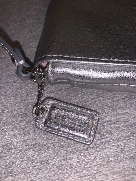 Coach Ashley Metallic Silver Leather Wristlet Wallet with hangtag - Picture 5 of 10
